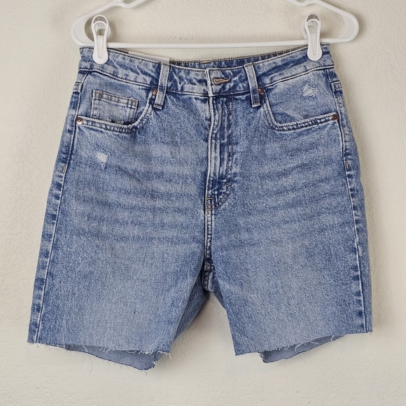H&M Vintage Straight High Waist Denim Shorts Light Wash Blue Distressed 6 - Picture 2 of 10